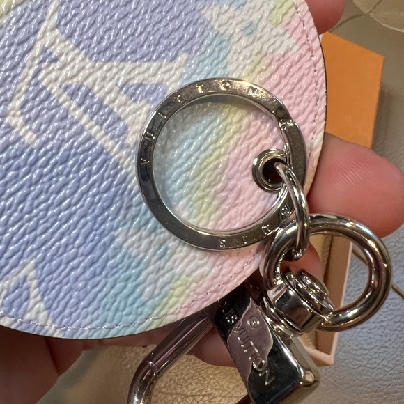 Louis Vuitton Monogram Escale Bag Charm Key Holder - Picture 7 of 7